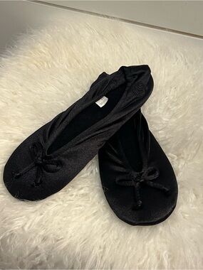 isotoner Women’s Black Ballet Flats with Bow Accent size 8-9 women’s NWOT